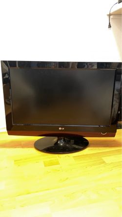 LG 32 inch Television with built in DVD player