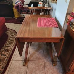 Vintage Drop Leaf Table With 4 Chairs 