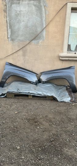 2005/15 Toyota Tacoma front original fenders