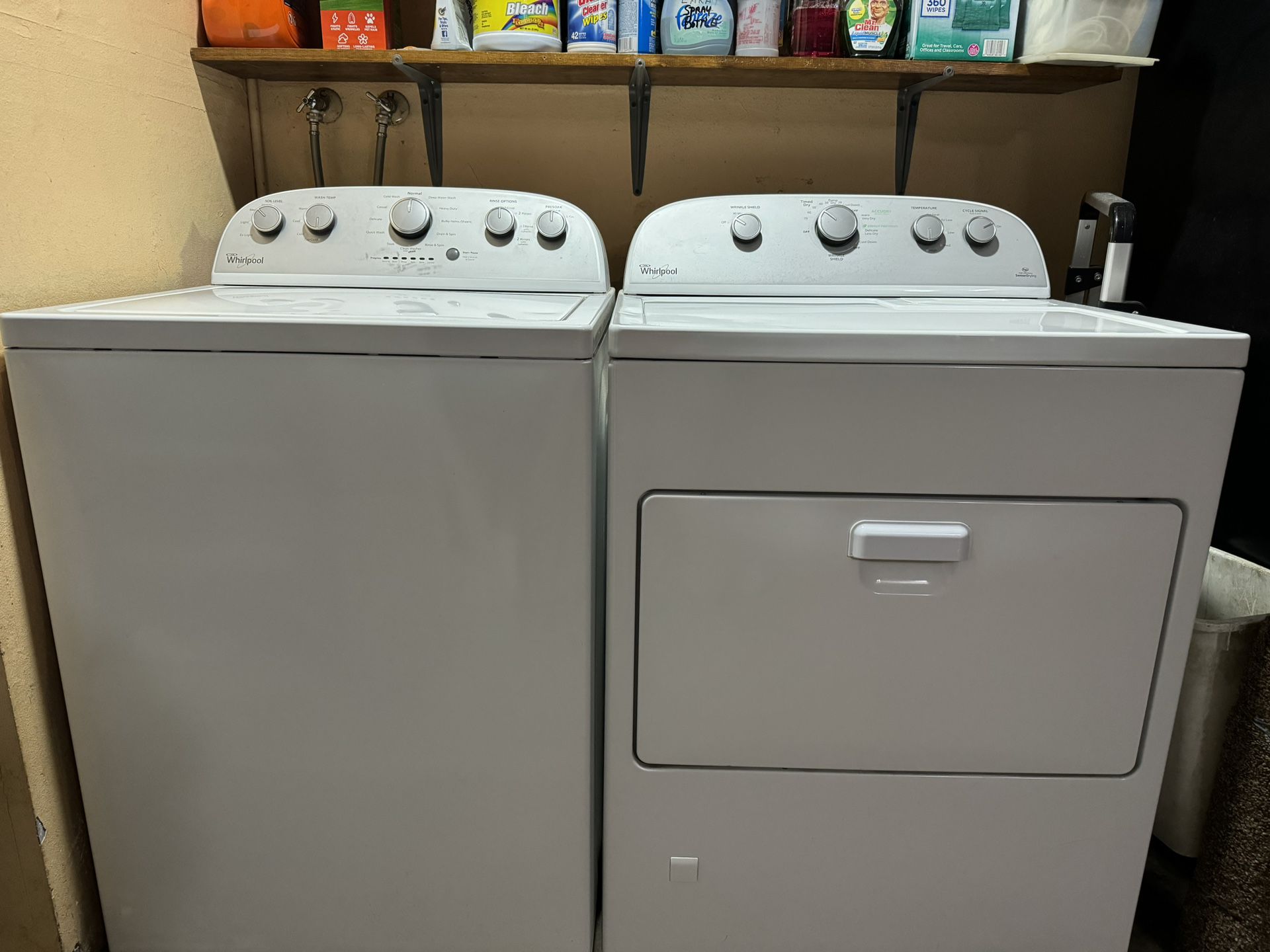 Whirlpool , white  Washer & Gas Dryer set