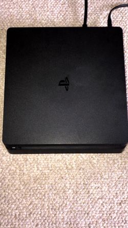 PS4 SLIM + 3 Controllers