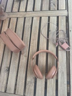 Beats Studio Pro “Dune” colorway
