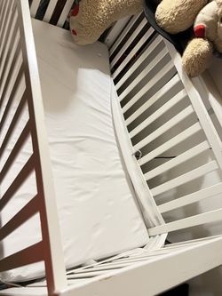 White Baby Crib With Mattress