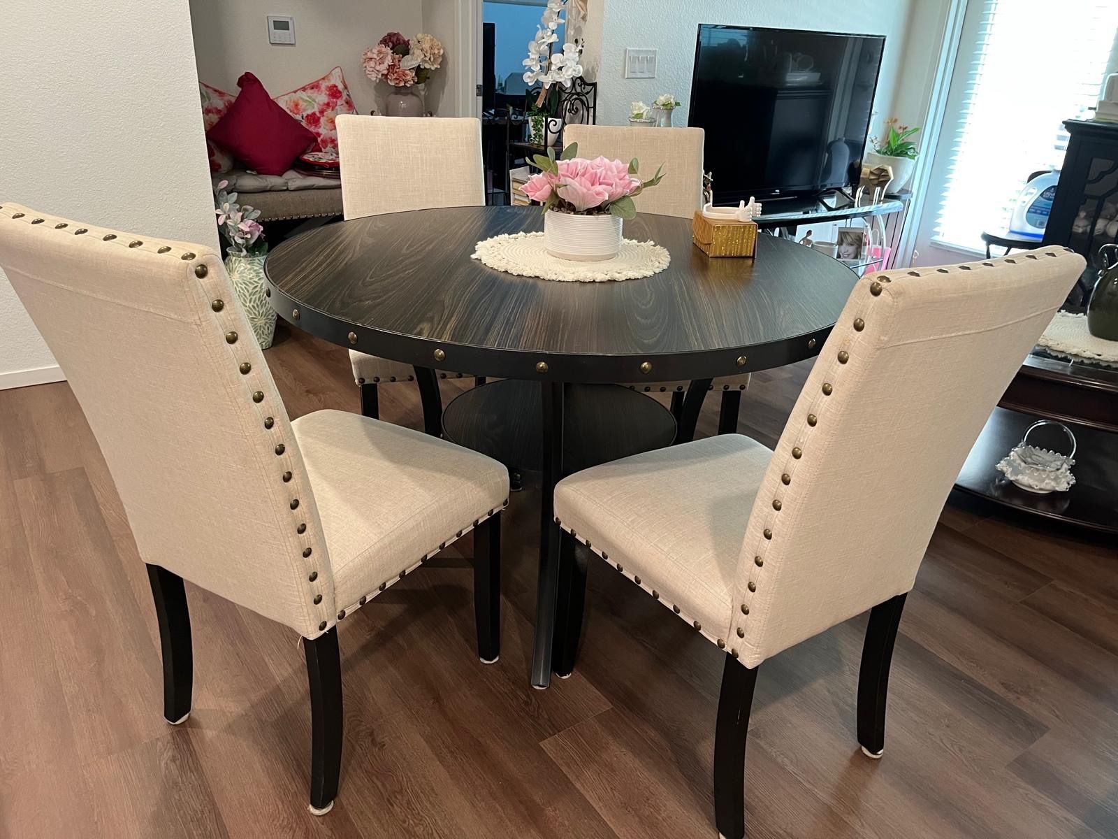Round Kitchen Table for Sale in Bakersfield, CA - OfferUp