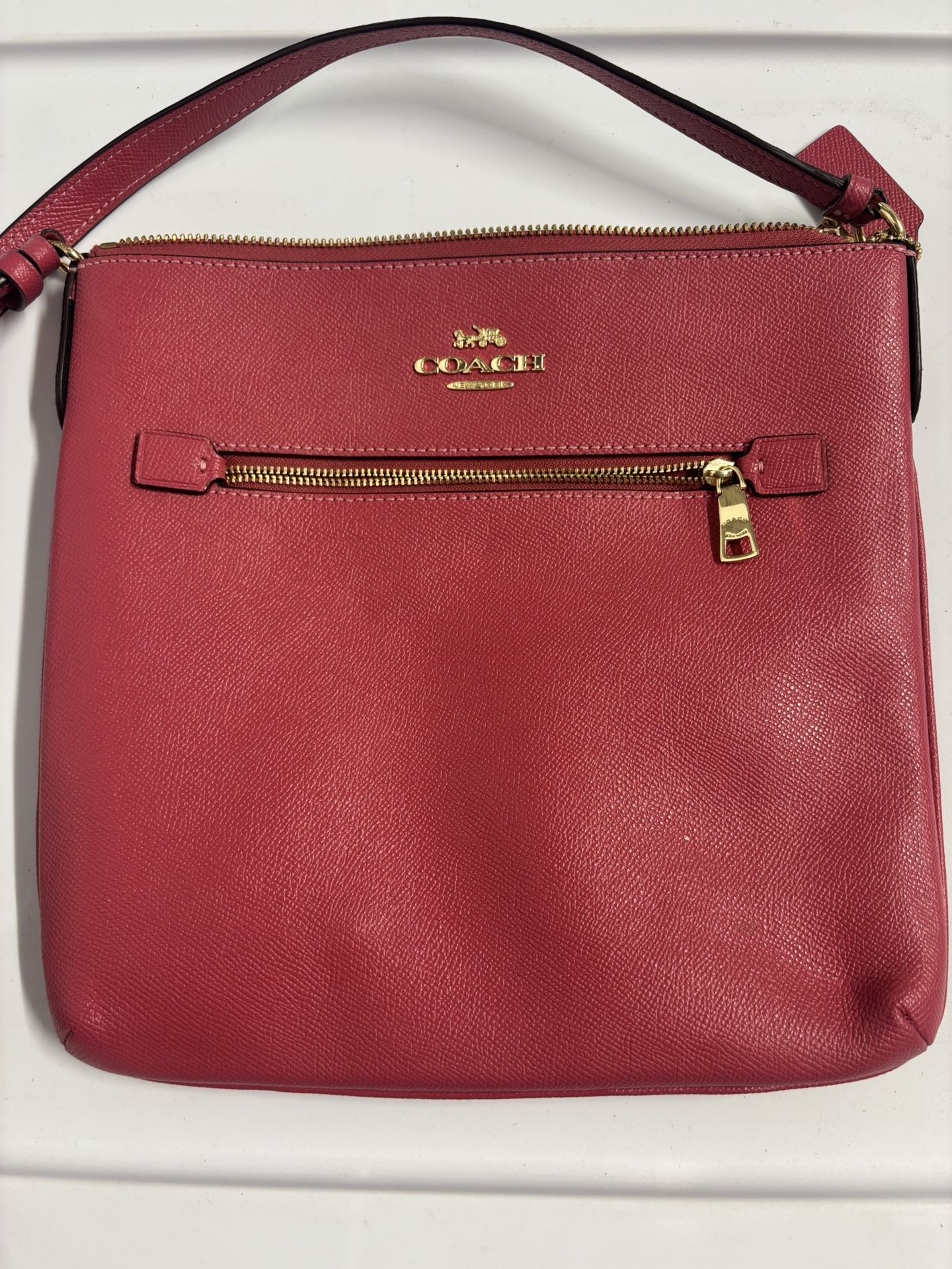 ✨ COACH Leather Crossbody – Practically New! ✨