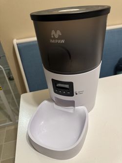 Automatic pet feeder