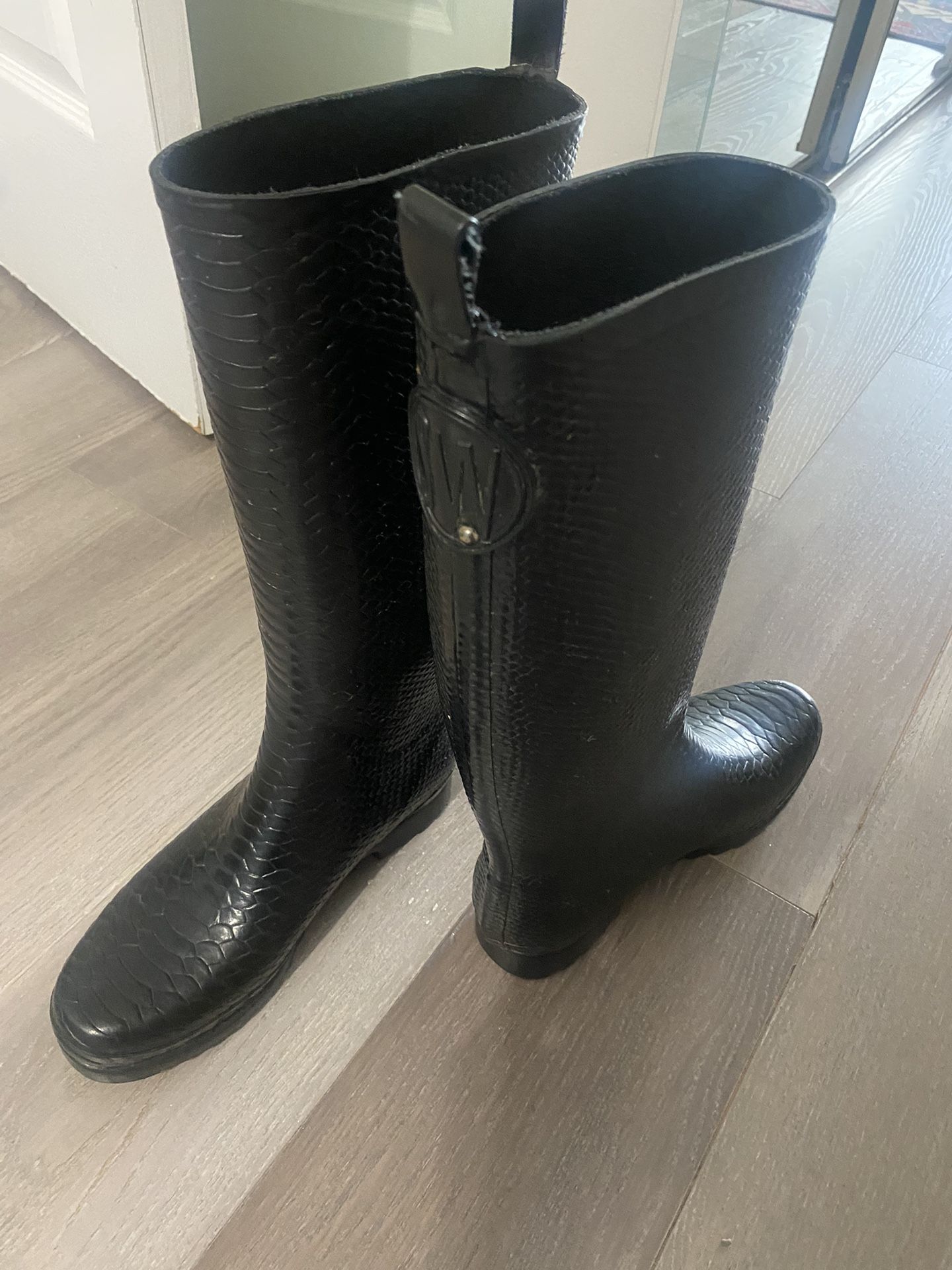 Rain Boots Size 8