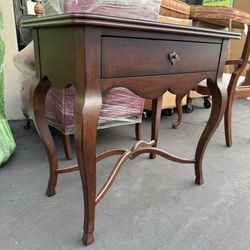 Bassett Furniture Solid Cherry Traditional Console Table Side Table with Drawer Excellent Condition 