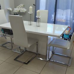 Modern White Glossy Dining Table with 4 Chrome Chairs