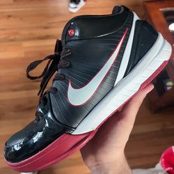 Kobe 4 bred size 10 m 2010