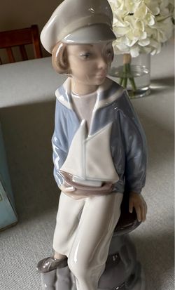 Vintage Lladró #4810 “Boy with Yacht” / Marinerito – Original Box