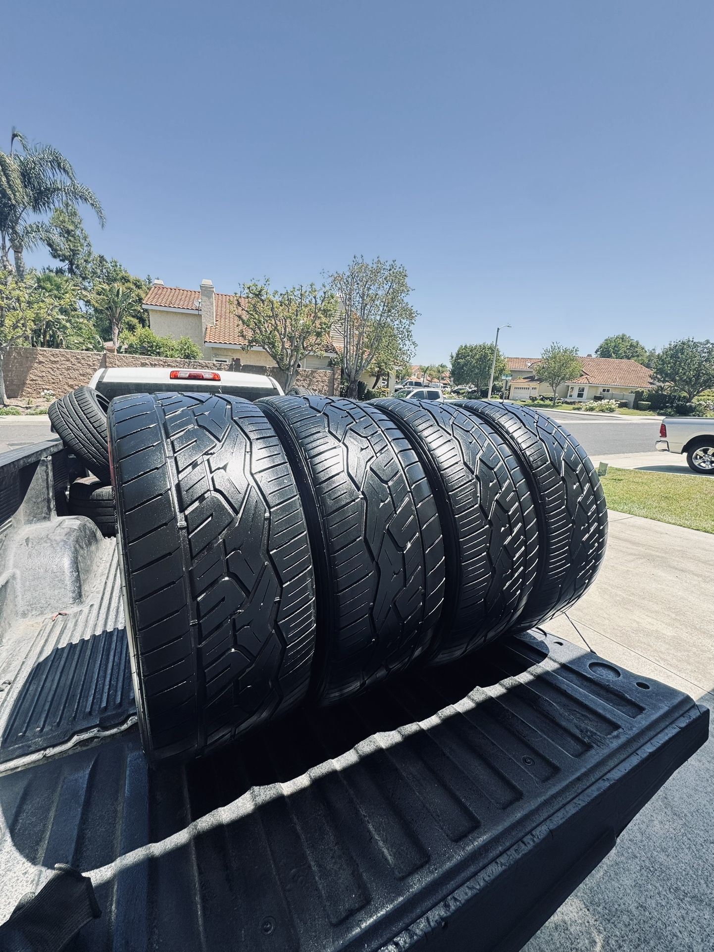 285/40/22 Nitto NT420 80%+ Tread (4)
