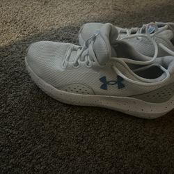 Under Armor Size 8 1/2 White Sneakers 