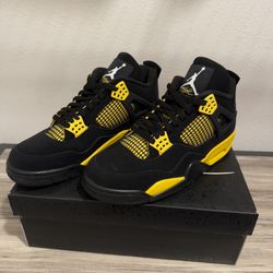 Jordan Thunder 4’s Size 8.5