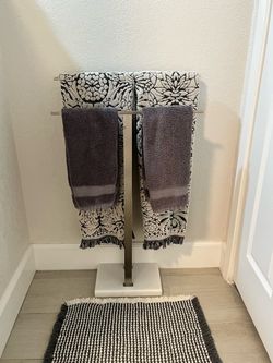 Standing 33” Towel Rack with marble base