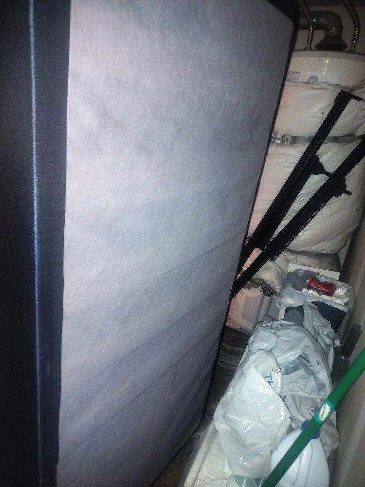 Twin size Box frame must go!! 40$