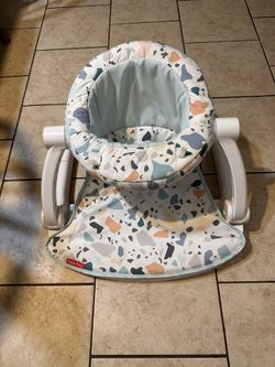 Baby Chair and Clothes/swaddles 