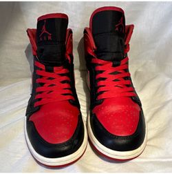 Air Jordan 1 Mid Bred Sneakers