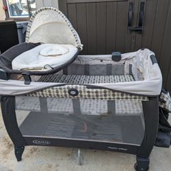 Graco Pack N Play Newborn Napper Playpen