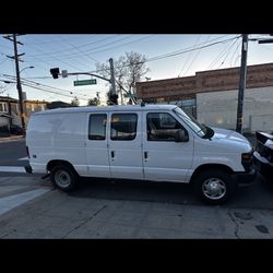 2010 FORD E250