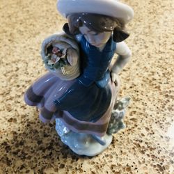 Vintage Lladro "Sweet Scent" Porcelain Figurine 5221