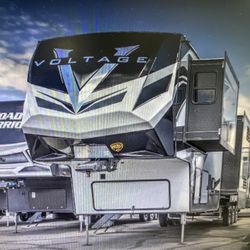 2022 VOLTAGE 4015 TOYHAULER 5/wheel