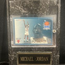Michael Jordan Plaque w/ Fleer 92-93 Card & Signature (5x7 Display)