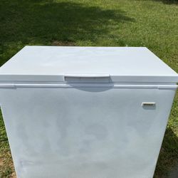Magic Chef deep freezer works excellent no issues $149.30 day warranty