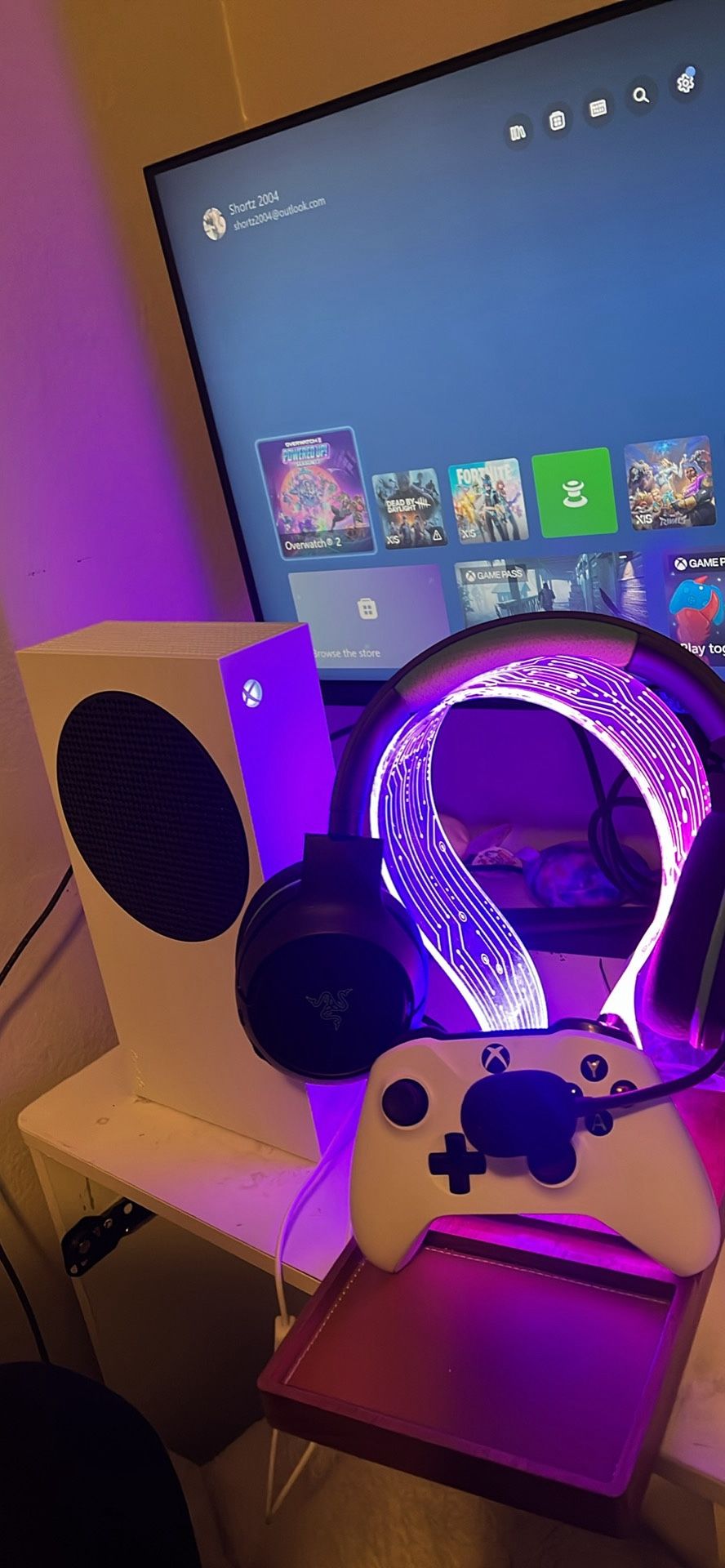 Xbox Series S With Remote And Wireless Razor Head Set And Stand For Headset 