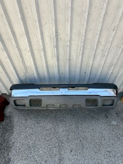 Chevy Chevrolet Silverado ( 2003 2004 2005 2006 -2007 old body ) front bumper assembly original used OEM