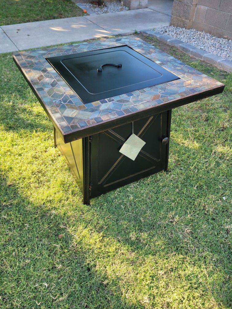 New Hampton Bay Fire Pit Table π₯