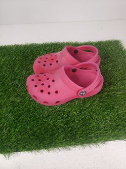 kids Crocs red - size C11. used