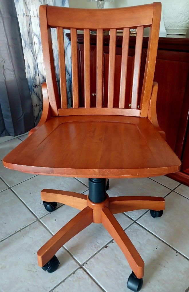 Large banker's office chair in wood with a fruit finish.
