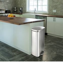 8 Gallon Step Trash Can, Stainless Steel Garbage Bin, Soft-Close Rubbish Bin with Removable Plastic Inner Bucket, Fingerprint-Proof, Lid Dustbin, Suit