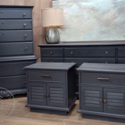 4 Pc Grey Bedroom furniture Set - Dresser Chest 2 Nightstands