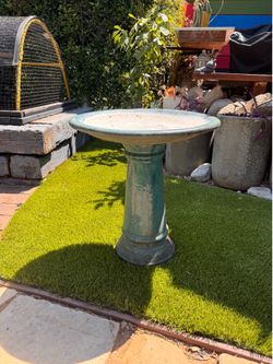Free bird bath See Pictures