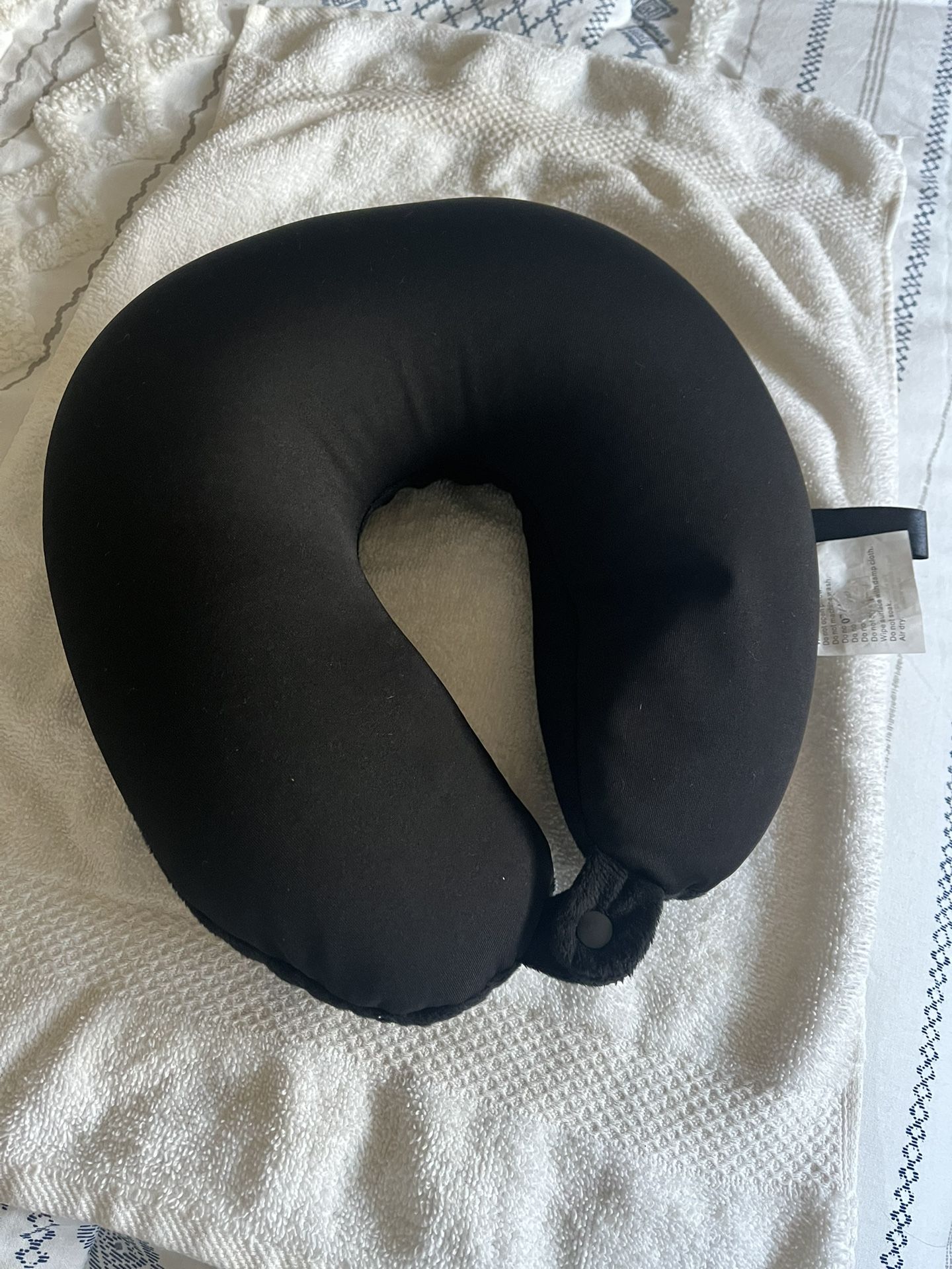 Neck travel / rest pillow