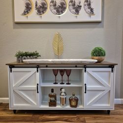 BEAUTIFUL FARMHOUSE SIDEBOARD BUFFET TV STAND OR COFFEE STATION NEW CONDITION. ASSEMBLED 59X17X30 