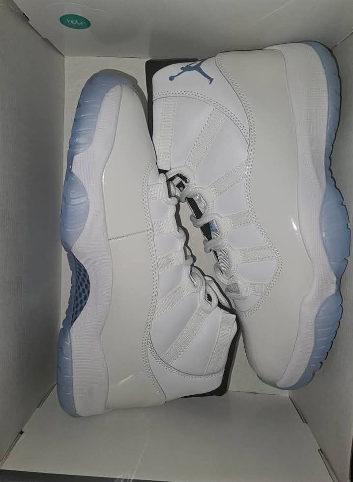 AIR JORDAN 11