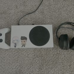 Xbox Series S with Turtle Beach Headset