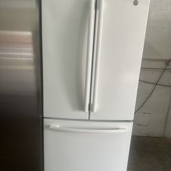 33 Wide French Door Refrigerator 