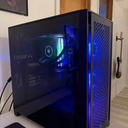 Custom built gaming pc W/keyboard and mouse