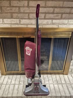 Classic ROYAL Vacuum. Works great