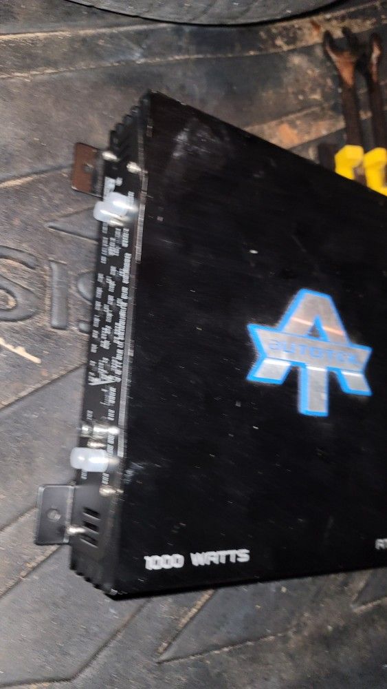 1000w 4ch Amp Like New 