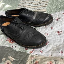 Vintage Doc Martens Yellow Stitch Smooth Leather Brogue Shoes