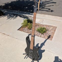 Mitchell MB200BK Bass guitar