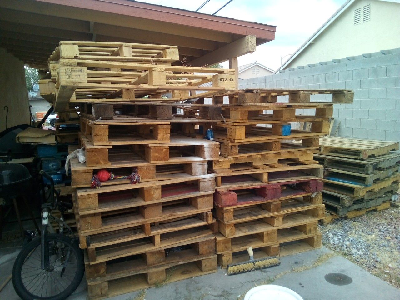 Free good condition pallets