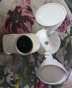 Foscam F41 Wireless Floodlight Camera