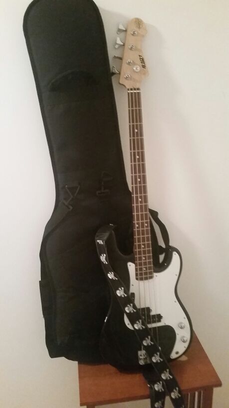 S101 STANDARD Bass Guitar Black/White