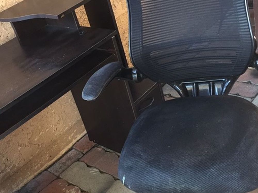 Desk / chair $30